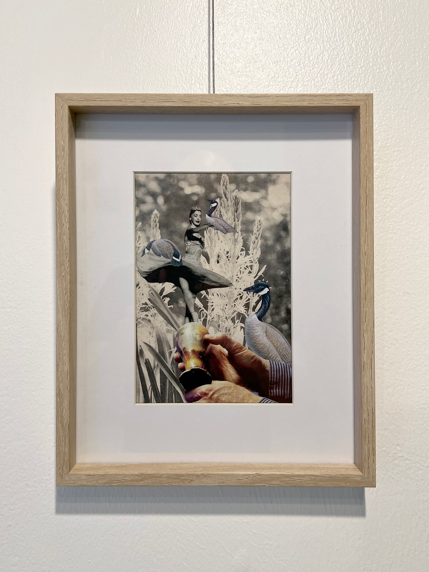A bird, came down the walk - Mayboll Vargas